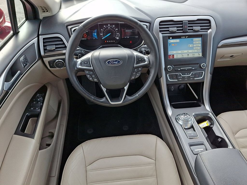 Certified 2017 Ford Fusion SE w/ Fusion SE Technology Package image 11