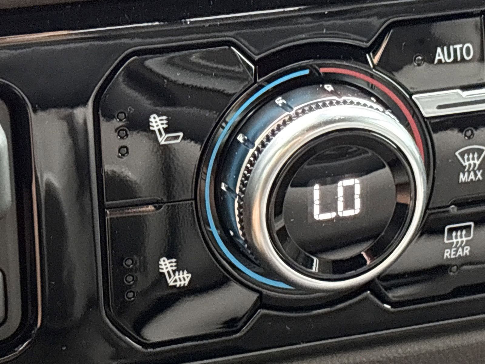 New 2025 GMC Sierra 1500 SLE w/ Preferred Package image 10