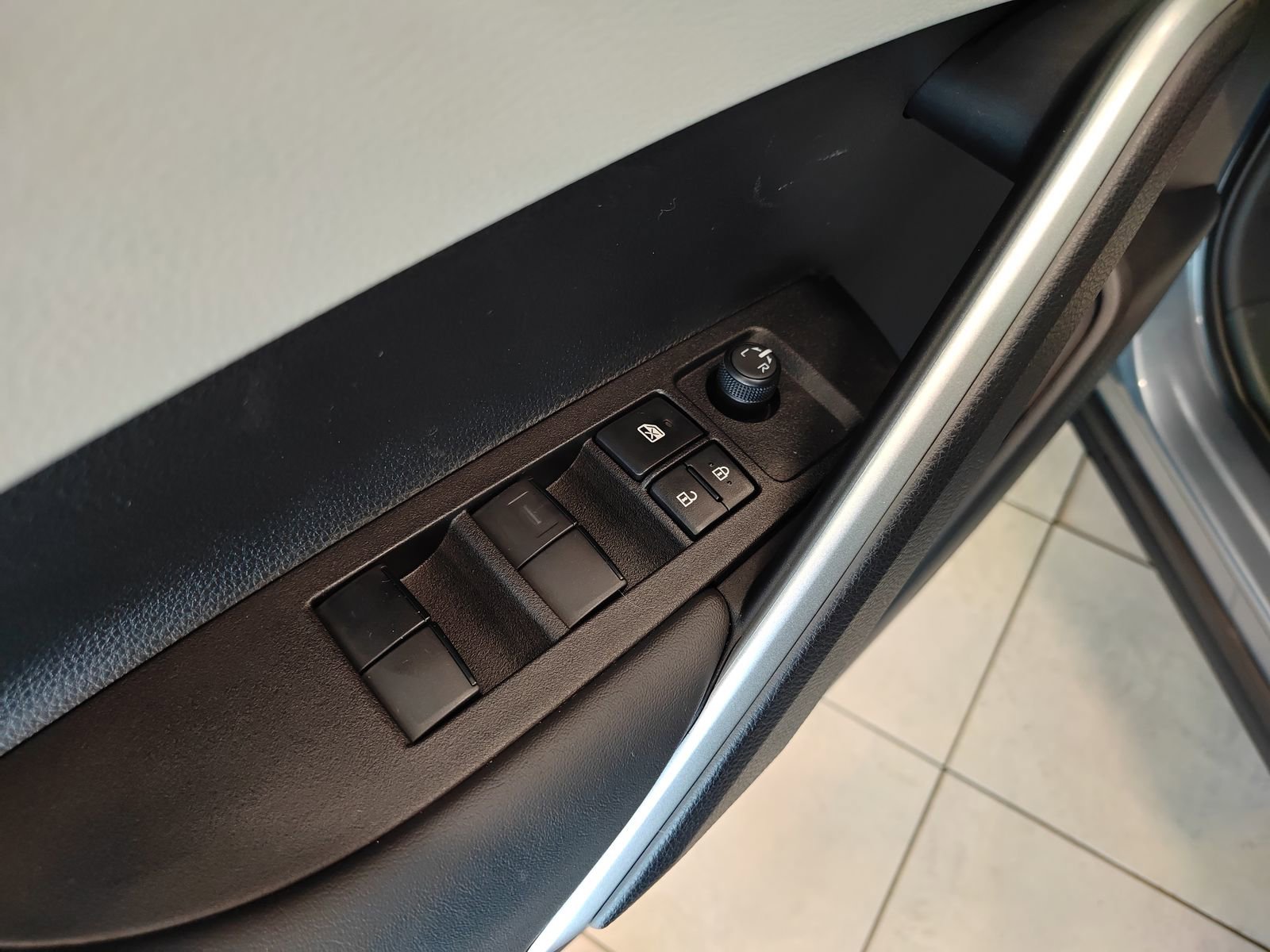 New 2026 Toyota Corolla Cross LE w/ Moonroof Package image 9