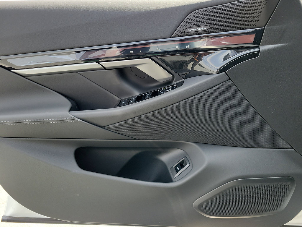 New 2026 BMW i5 M60 w/ Convenience Package RWD image 20