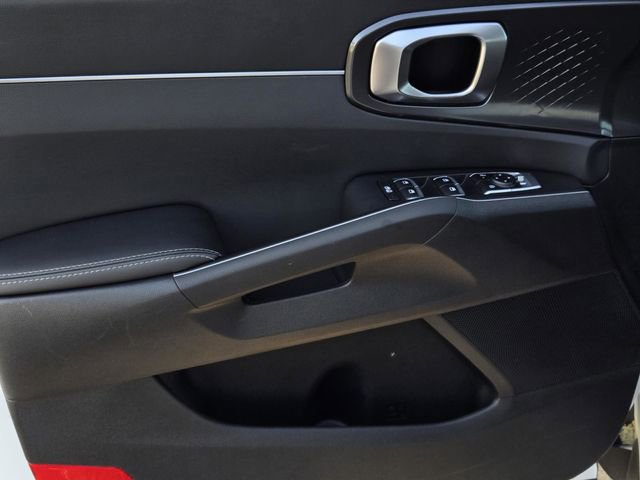 Certified 2025 Kia Sorento S w/ Panoramic Sunroof Package image 19