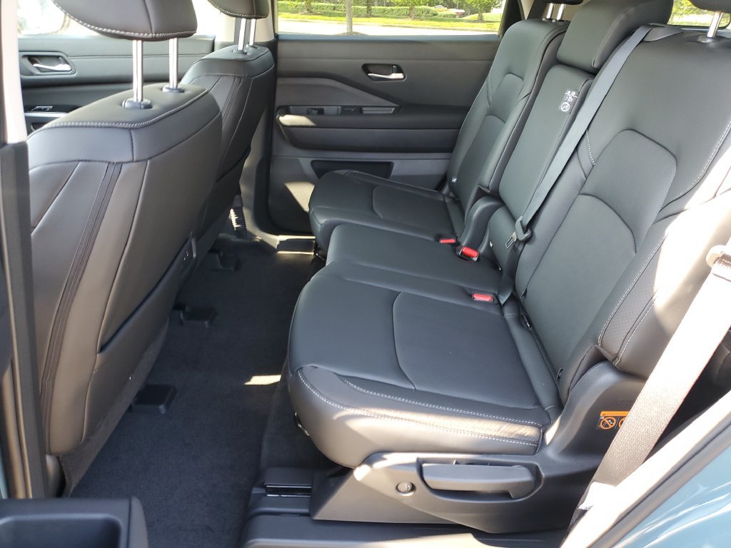 New 2026 Nissan Pathfinder SL FWD image 12