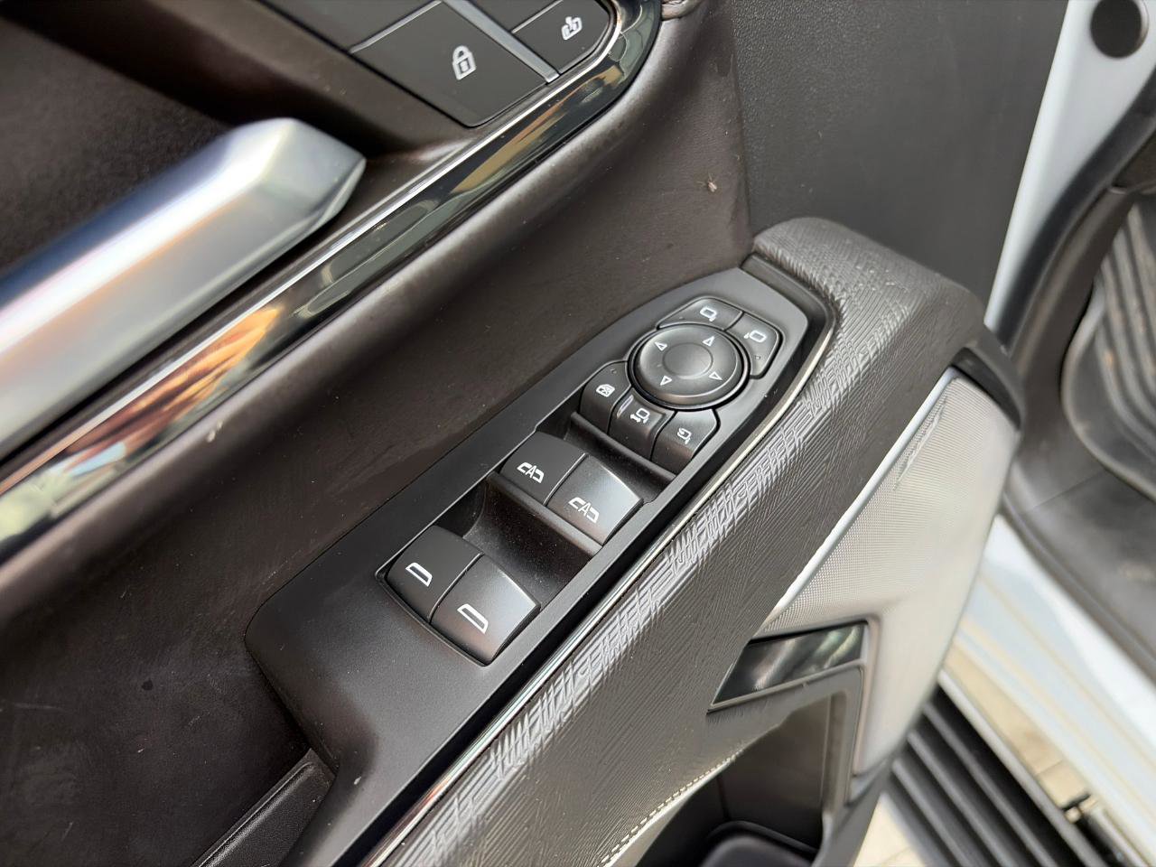 Used 2024 GMC Sierra 2500 AT4X image 10