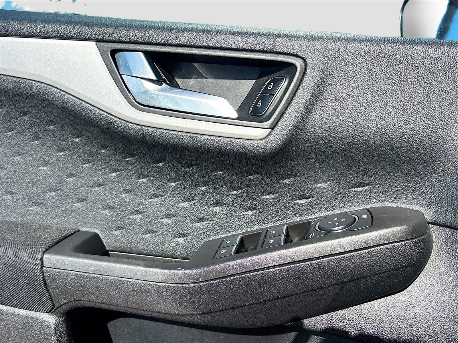 Used 2020 Ford Escape SE image 18