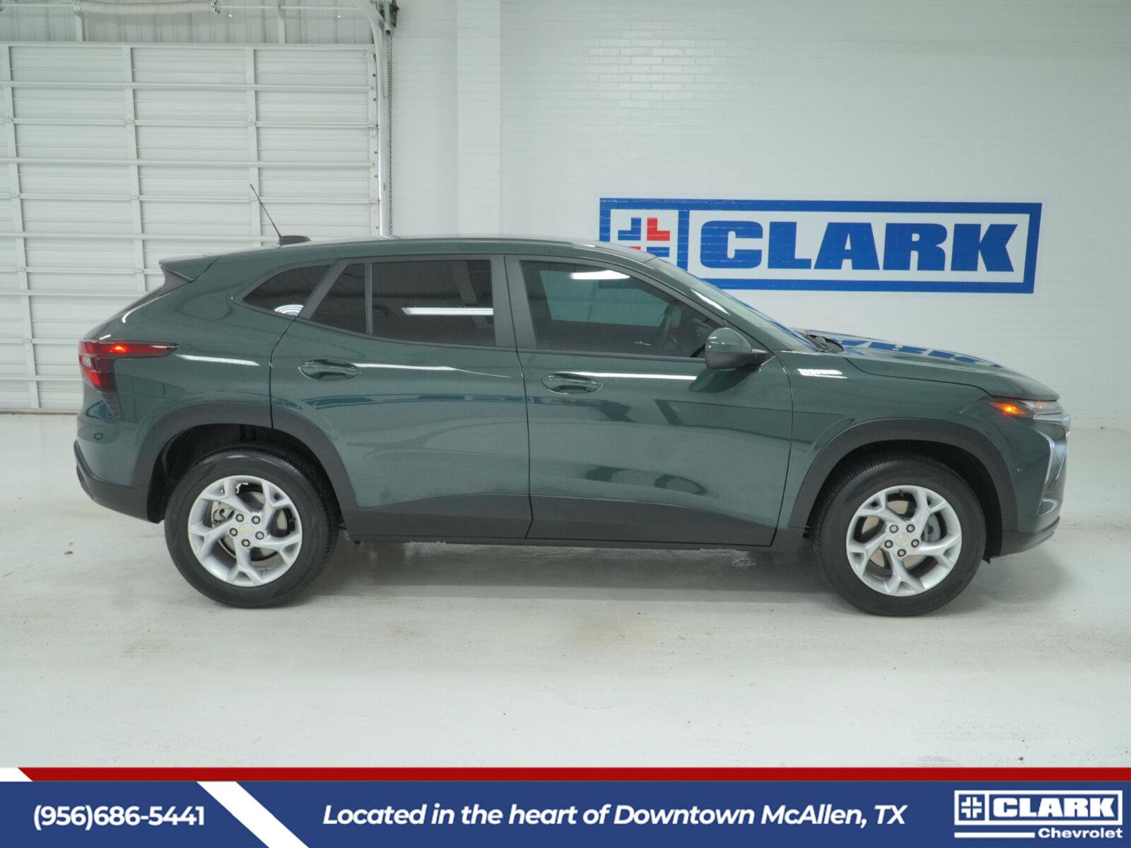 Used 2025 Chevrolet Trax LS w/ LS Convenience Package FWD image 4