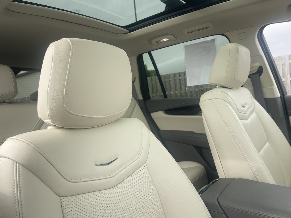 Used 2025 Cadillac XT6 Premium Luxury w/ LPO, Floor Liner Package AWD/4WD image 34