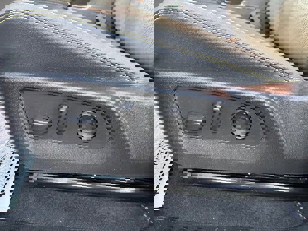 Used 2025 Chevrolet Colorado ZR2 w/ Midnight Edition image 14