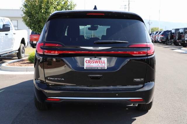 New 2026 Chrysler Pacifica Select image 5