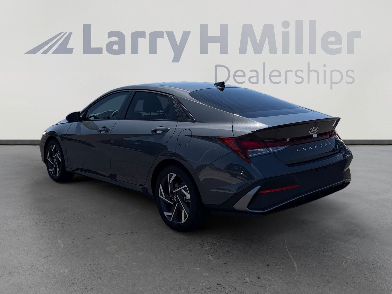 Certified 2025 Hyundai Elantra Sport FWD image 4