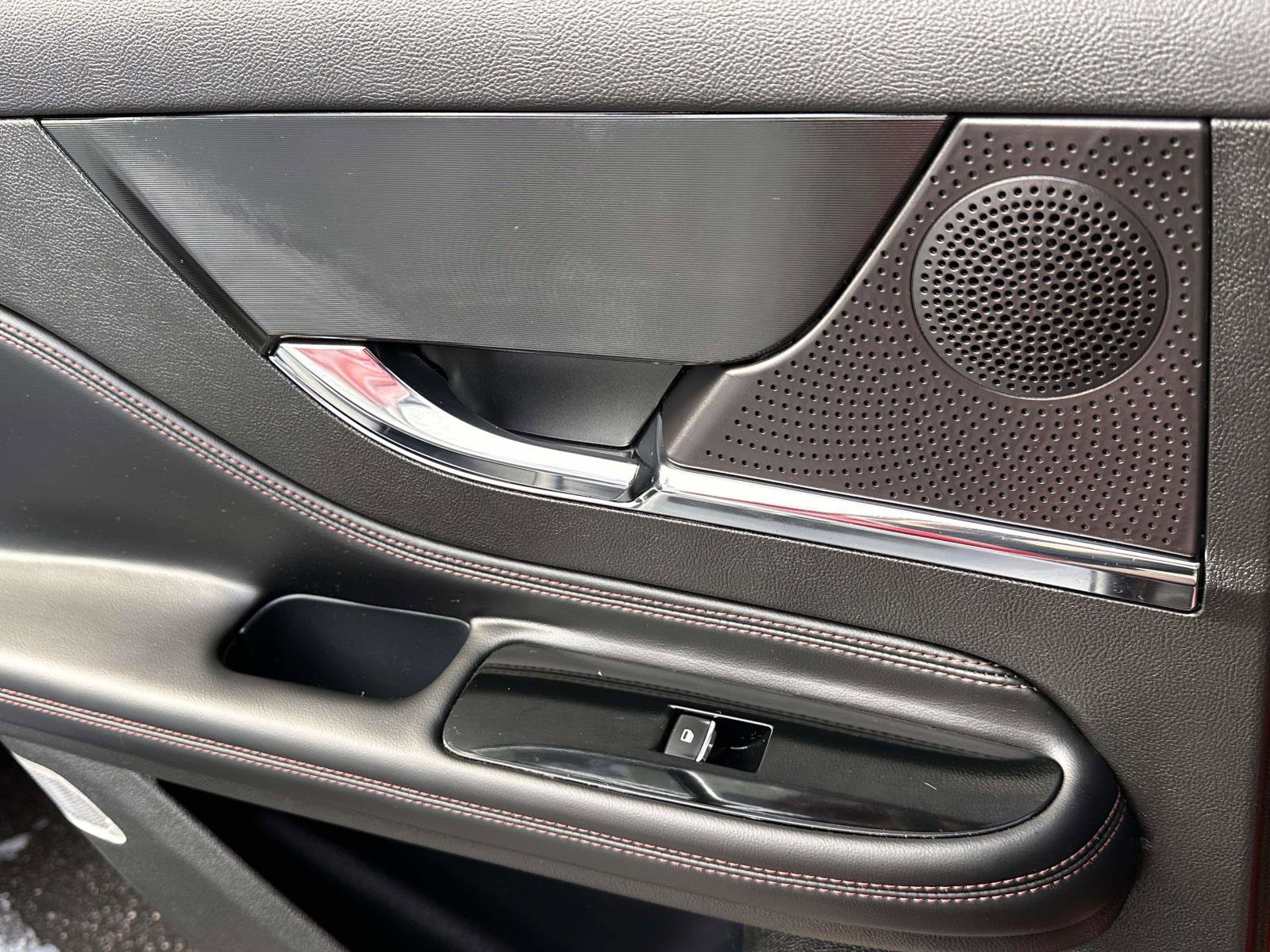 Used 2023 Lincoln Corsair Reserve w/ Equipment Group 201A image 16