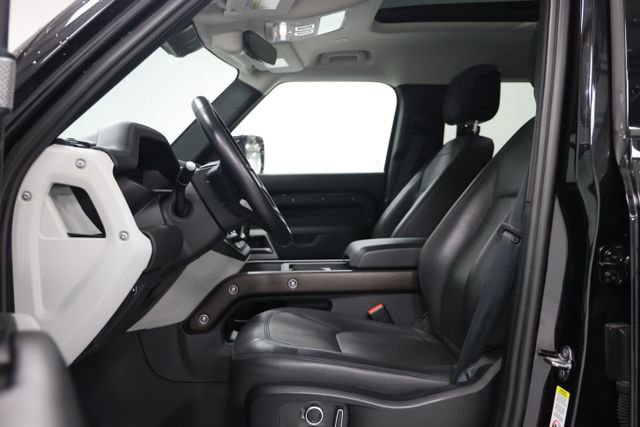 Used 2023 Land Rover Defender 130 SE image 22