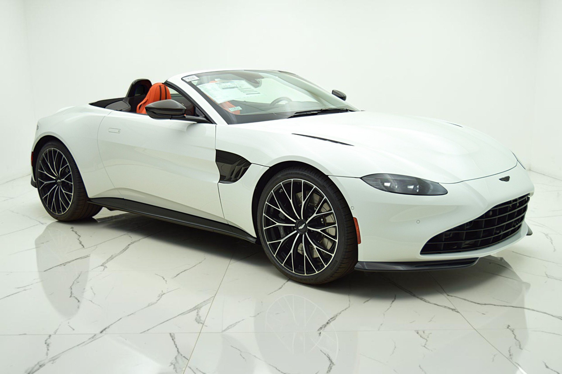 Used 2023 Aston Martin V8 Vantage Roadster RWD image 14