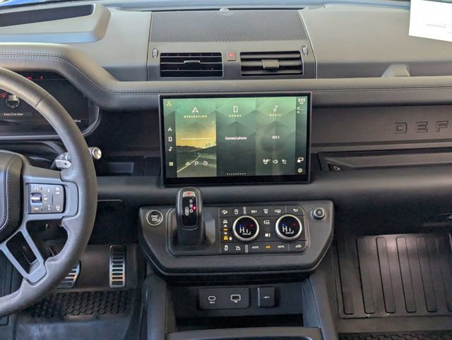 Used 2023 Land Rover Defender 110 image 16