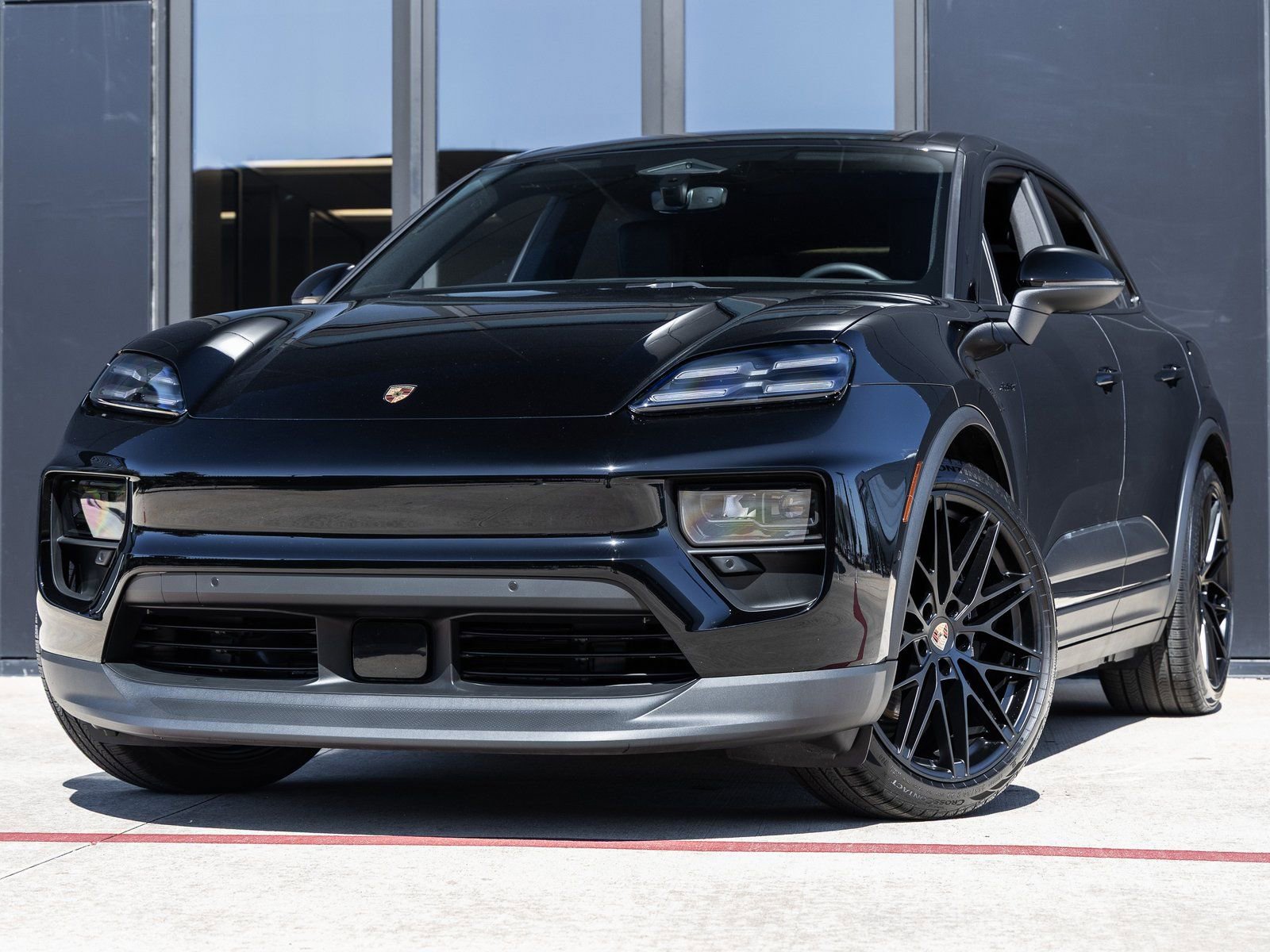 Certified 2025 Porsche Macan Electric image 1