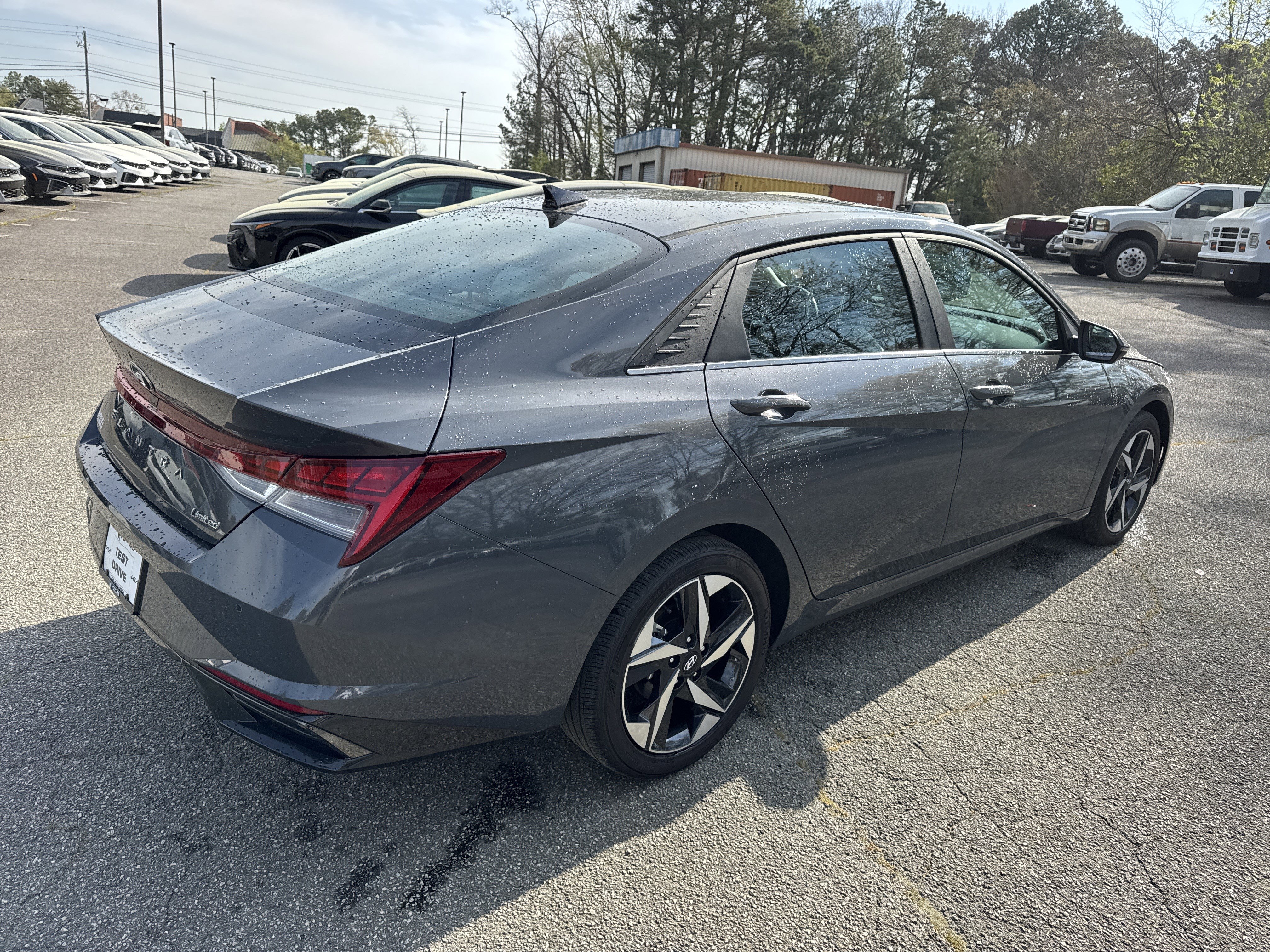Used 2023 Hyundai Elantra Limited image 7