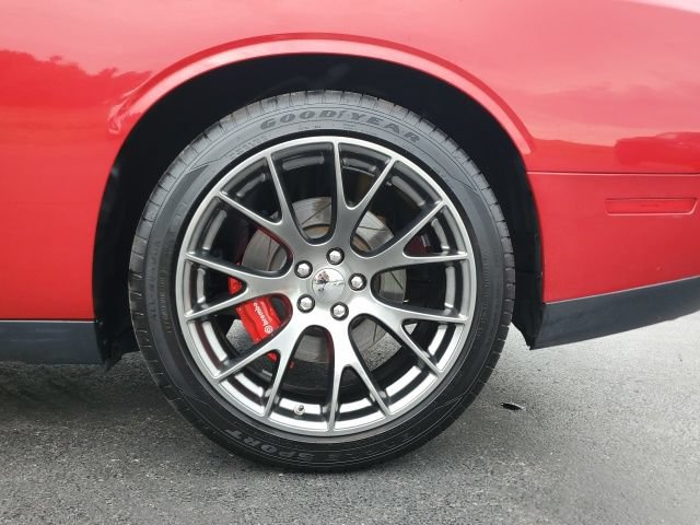 Used 2016 Dodge Challenger SRT w/ Technology Group RWD image 9