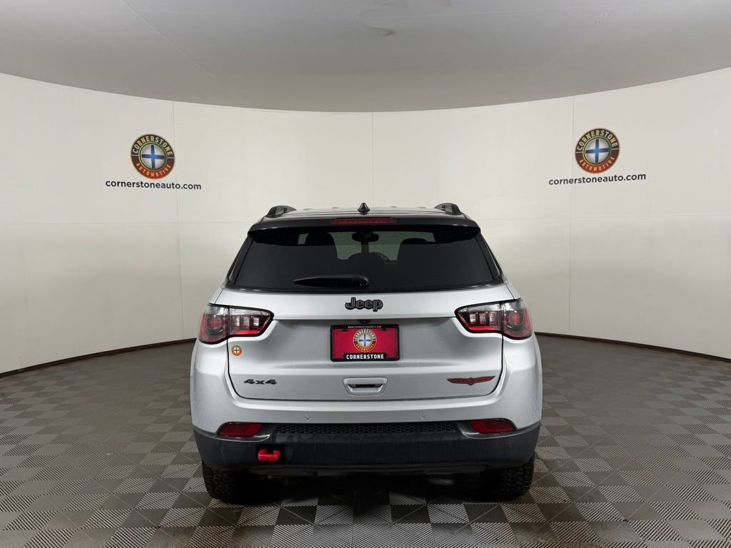 Used 2025 Jeep Compass Trailhawk AWD/4WD image 18