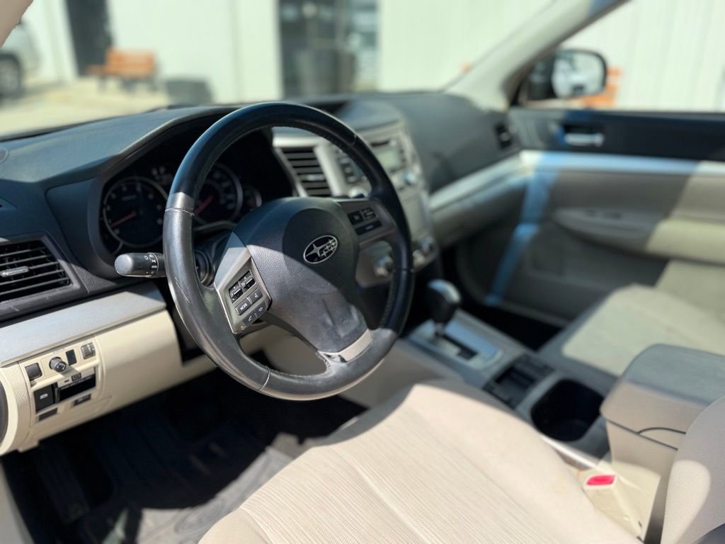 Used 2013 Subaru Outback 2.5i Premium AWD/4WD image 14