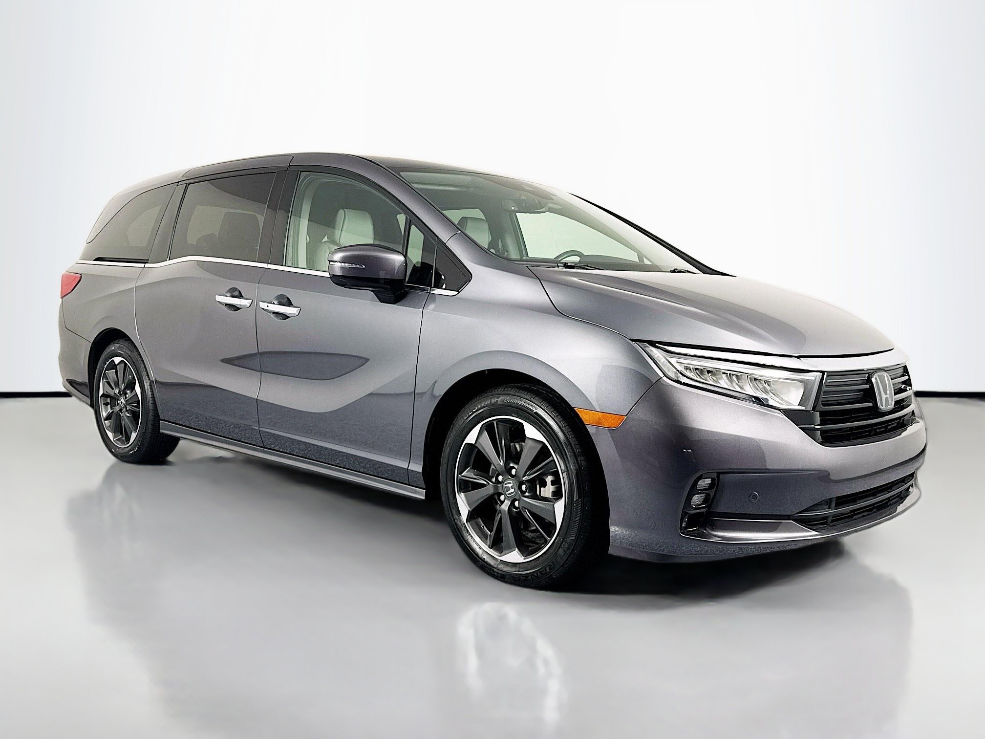 Certified 2024 Honda Odyssey Elite image 3
