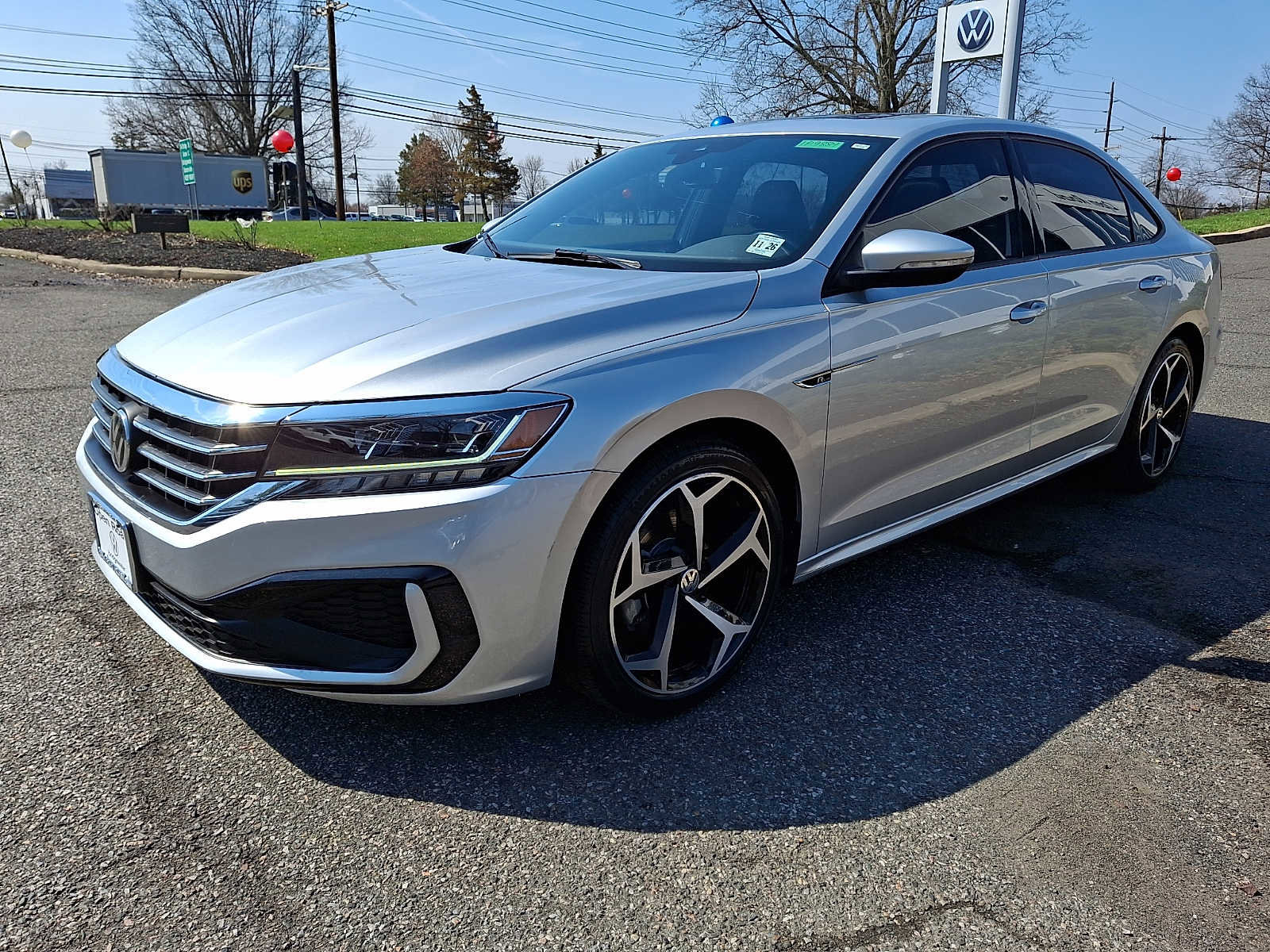 Used 2021 Volkswagen Passat 2.0T R-Line image 3
