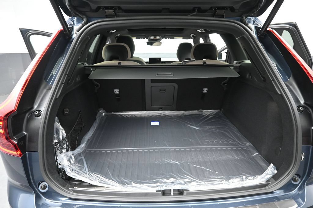 New 2026 Volvo XC60 T8 Plus w/ Climate Package AWD/4WD image 16