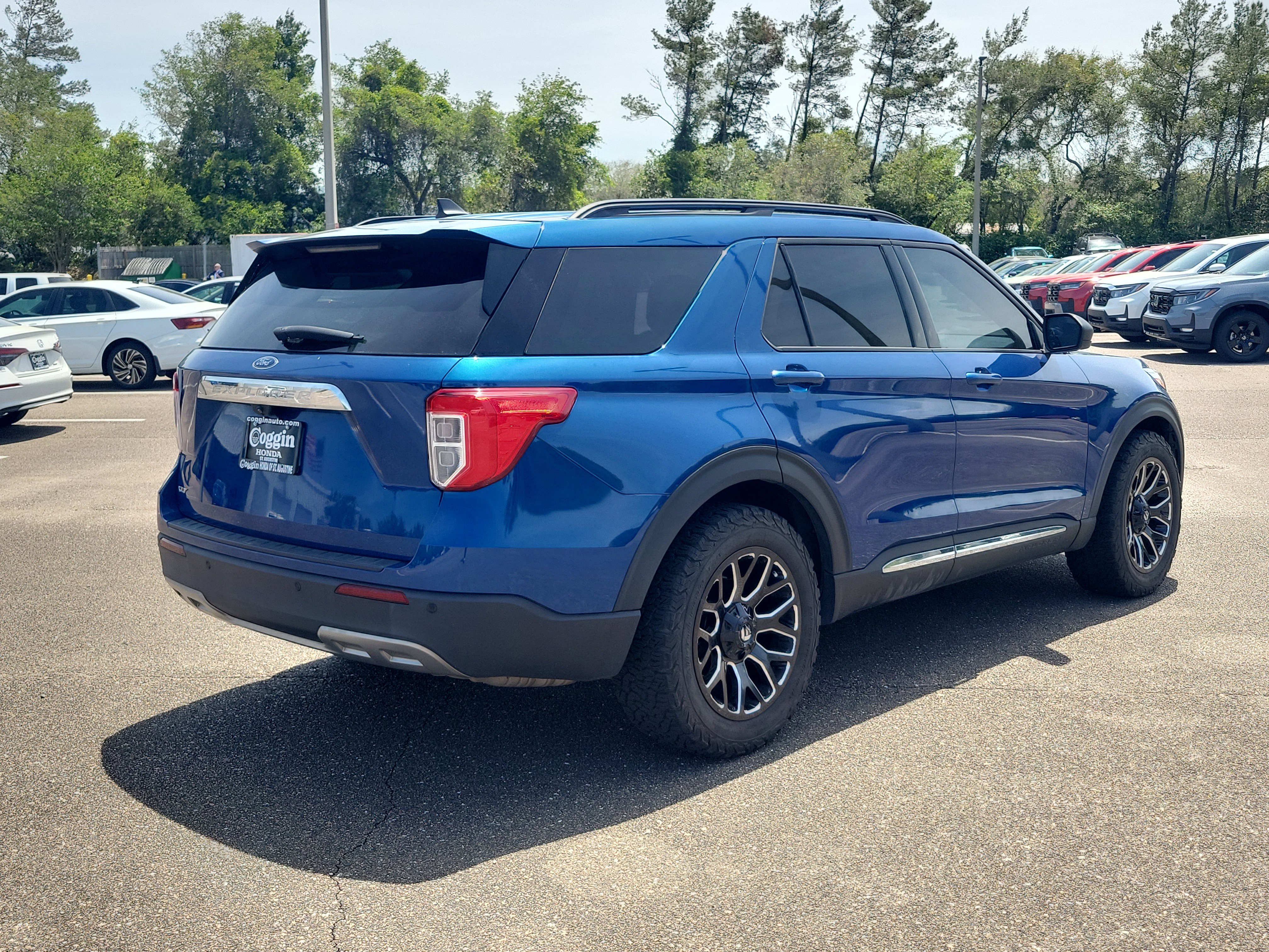 Used 2022 Ford Explorer XLT w/ Equipment Group 202A image 5