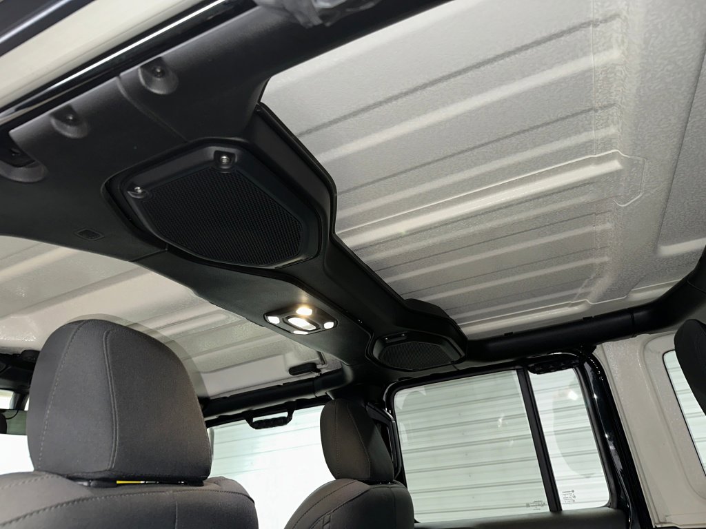 Used 2022 Jeep Wrangler Unlimited Sahara image 18