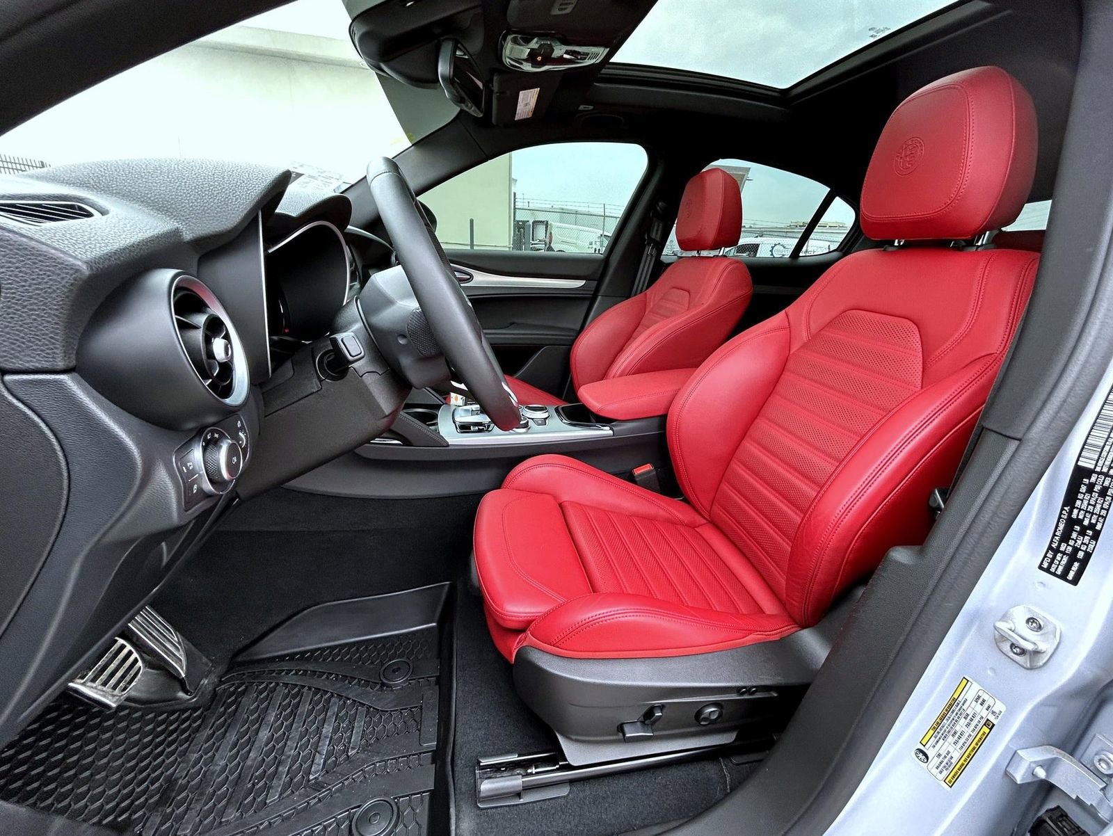 Used 2024 Alfa Romeo Stelvio Ti w/ Performance Driving Package image 10