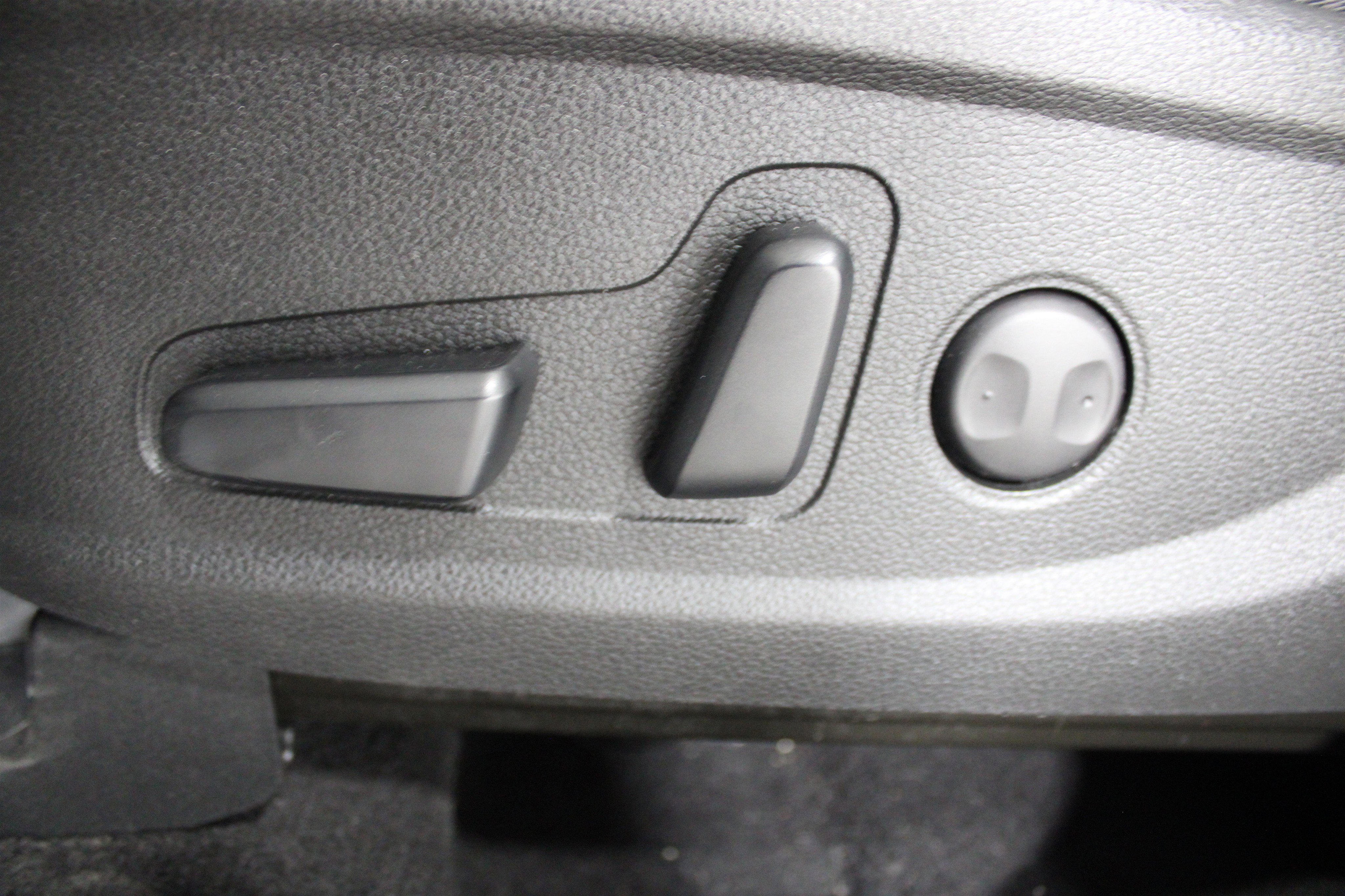 Used 2022 Hyundai Santa Fe SEL FWD image 4