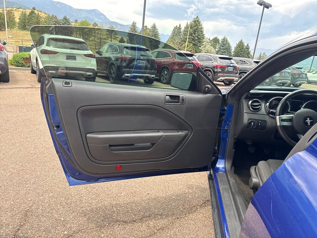 Used 2005 Ford Mustang Coupe RWD image 10