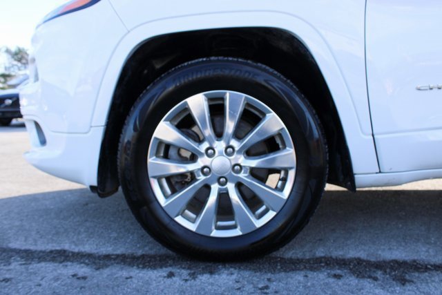 Used 2018 Jeep Cherokee Overland image 25