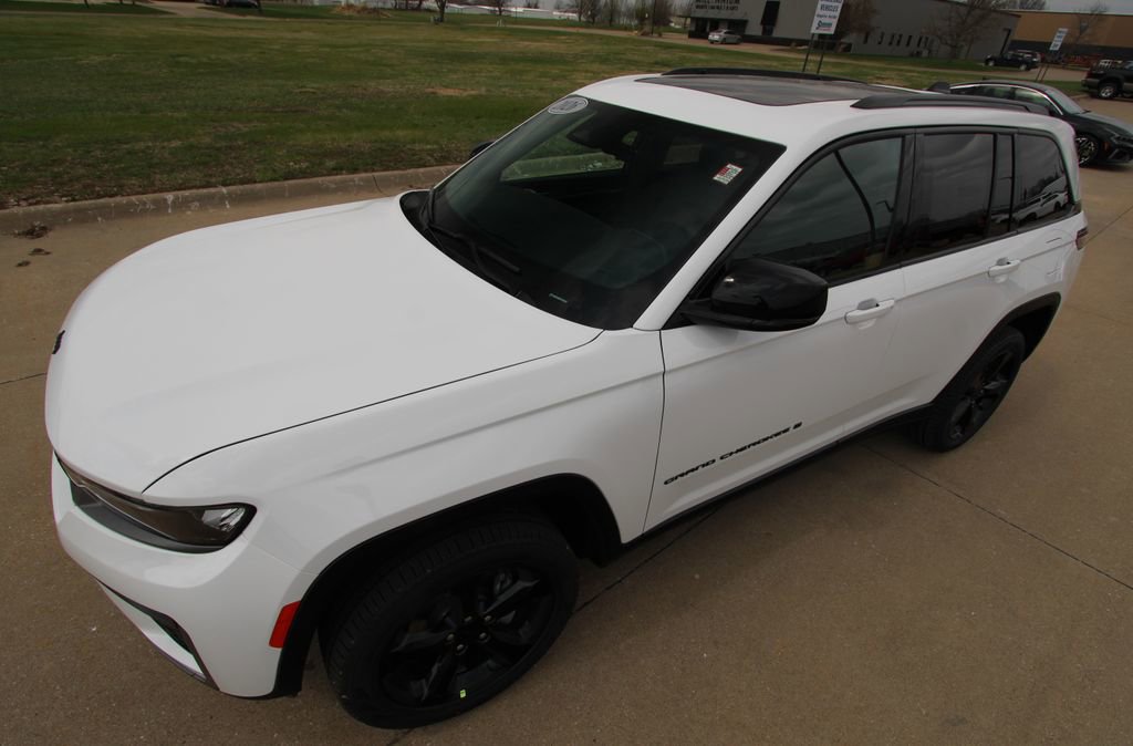 New 2026 Jeep Grand Cherokee Limited image 18