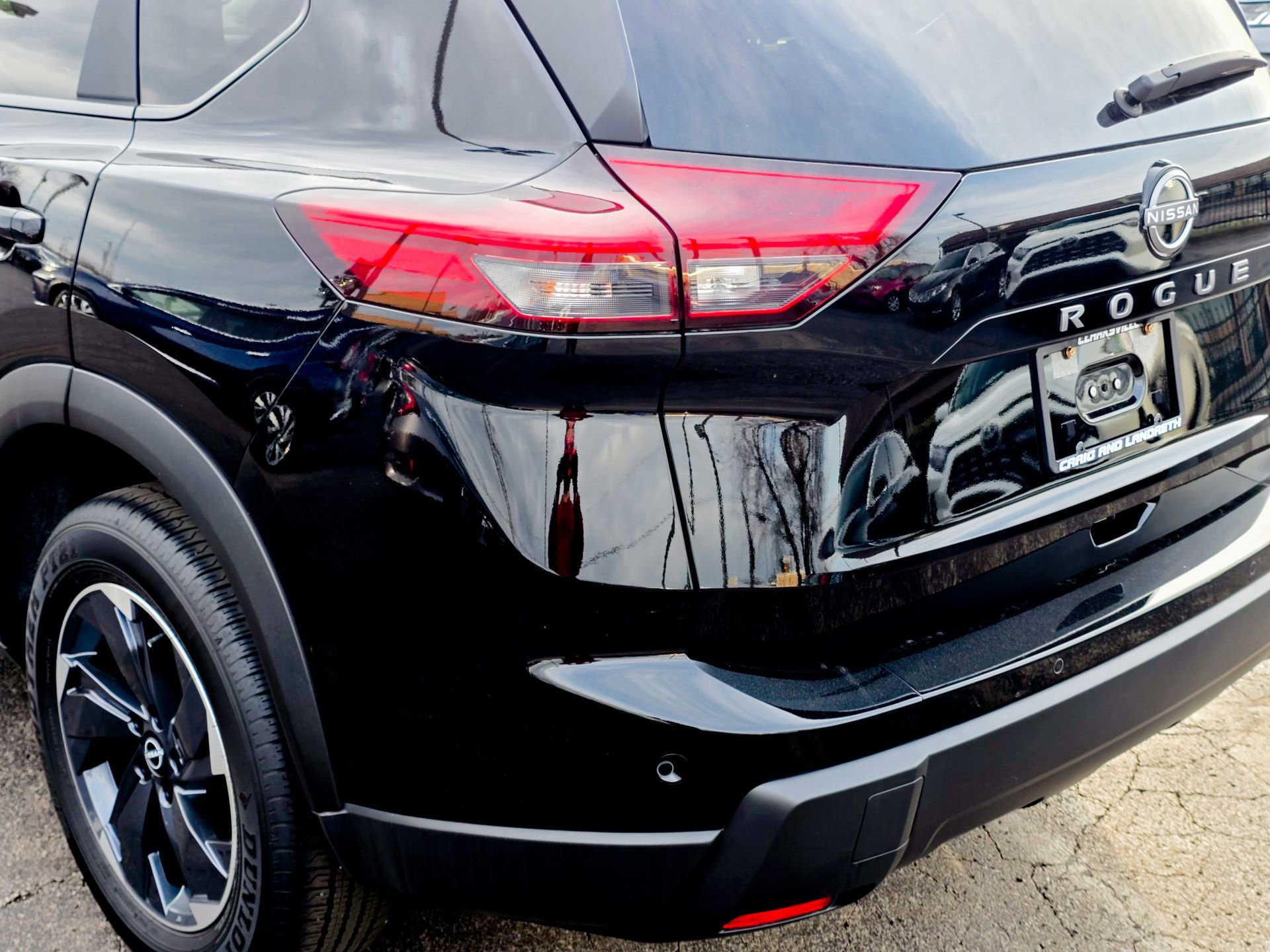 Used 2025 Nissan Rogue SV image 14