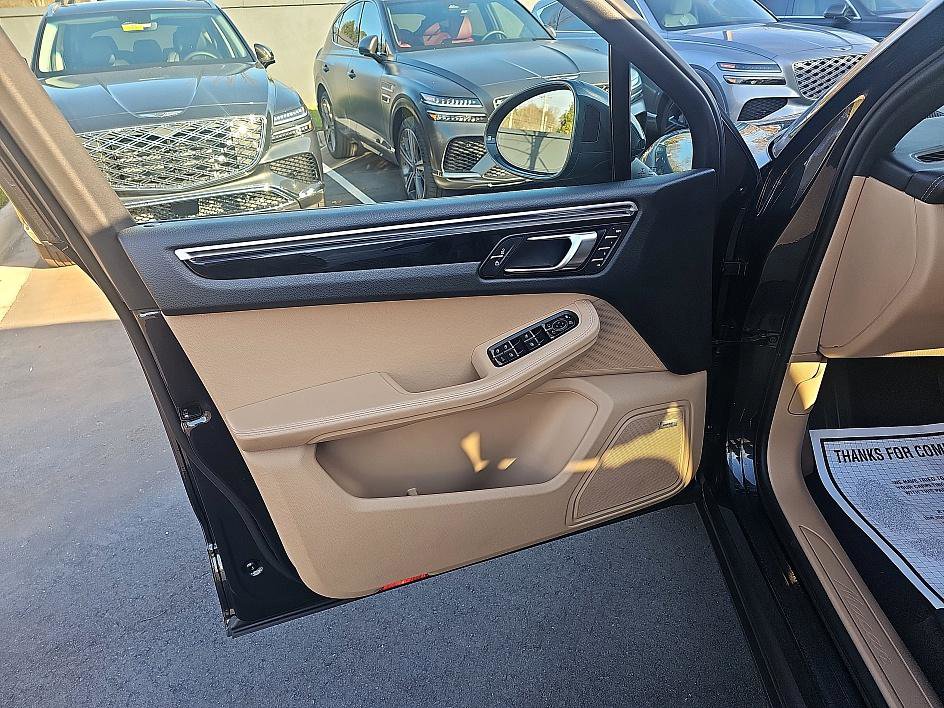 Used 2021 Porsche Macan image 10