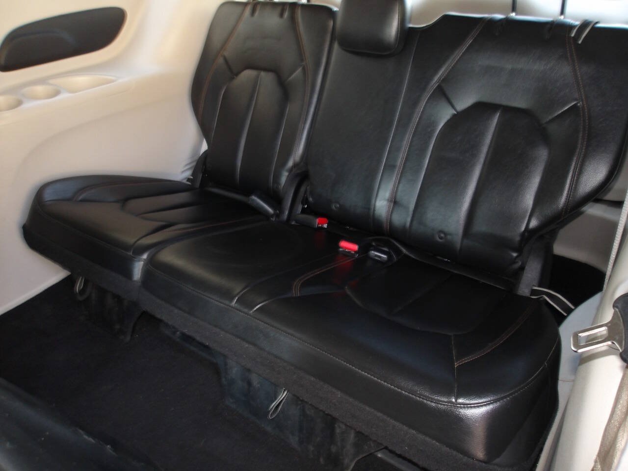 Used 2017 Chrysler Pacifica Touring-L FWD image 23