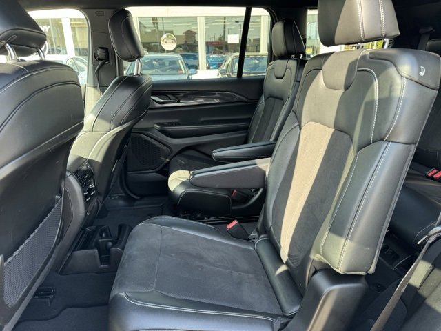 Used 2023 Jeep Grand Cherokee L Altitude image 11