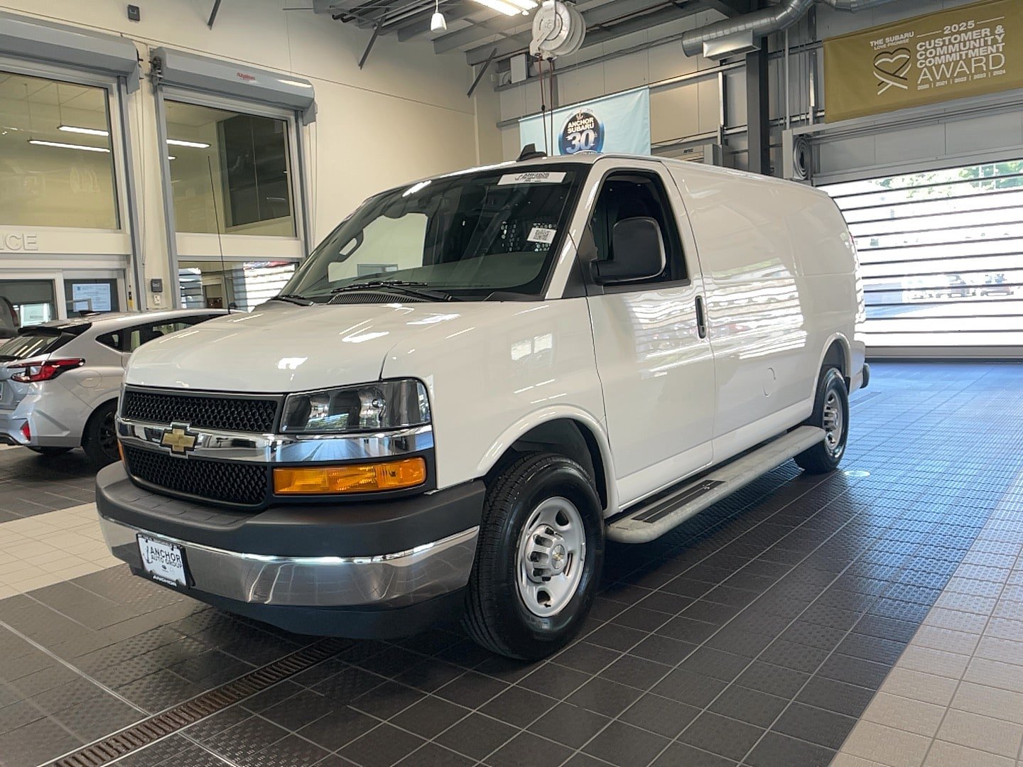 Used 2025 Chevrolet Express 2500 w/ Driver Convenience Package RWD image 5