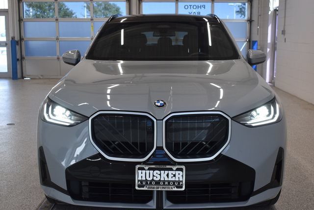 Used 2025 BMW X3 xDrive30i AWD/4WD image 3