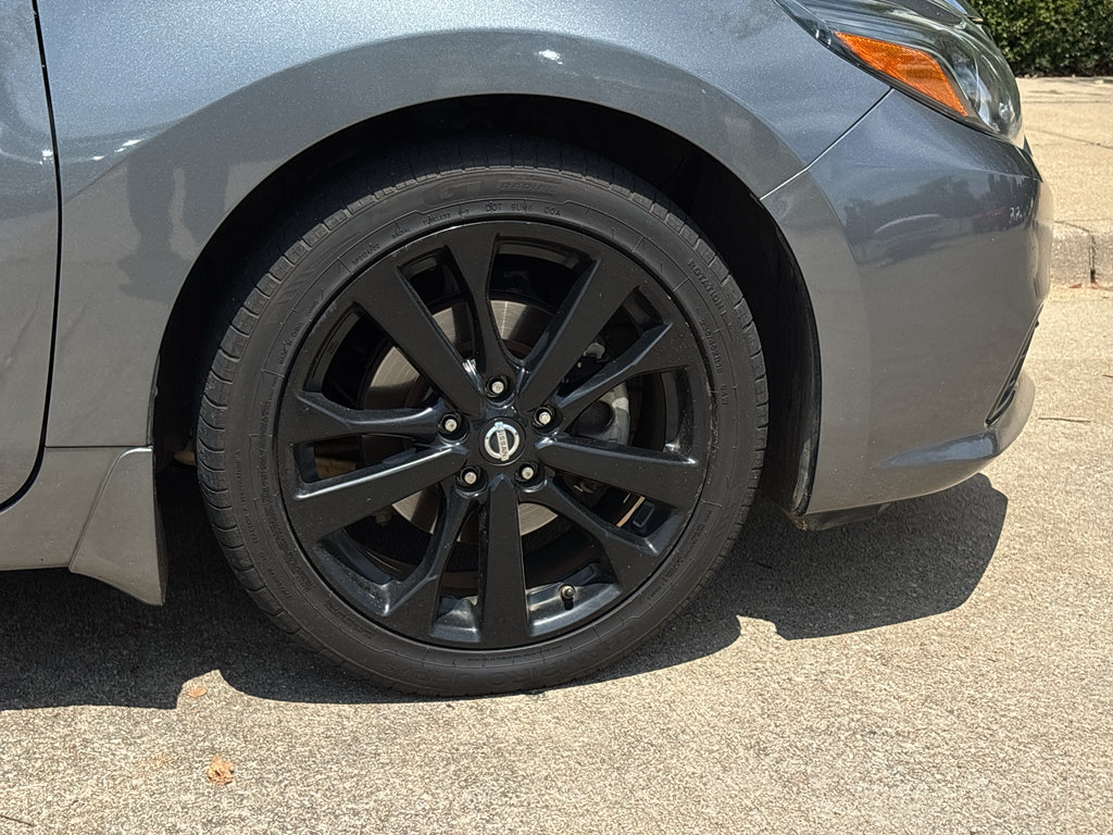 Used 2017 Nissan Altima 2.5 SR w/ Midnight Edition Package FWD image 10