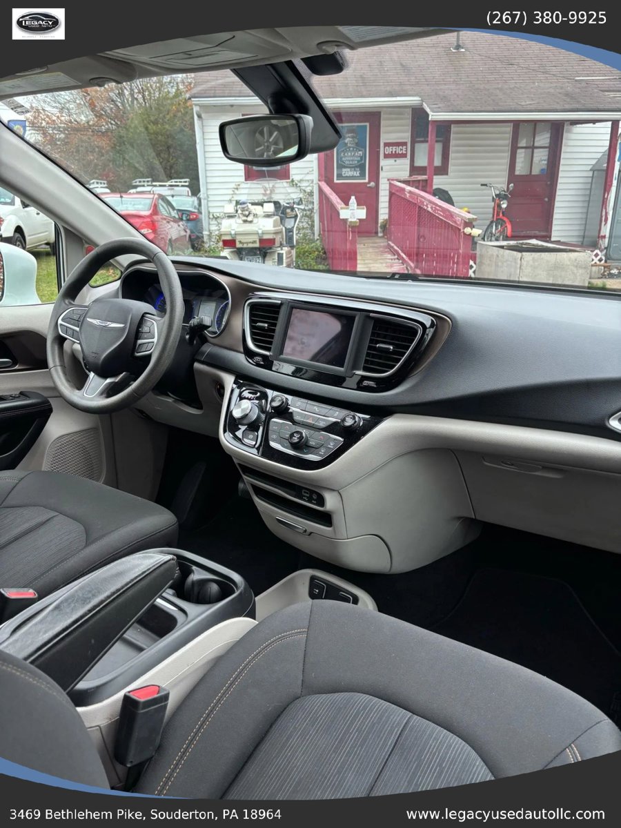 Used 2018 Chrysler Pacifica Touring Plus w/ Tire & Wheel Group image 29