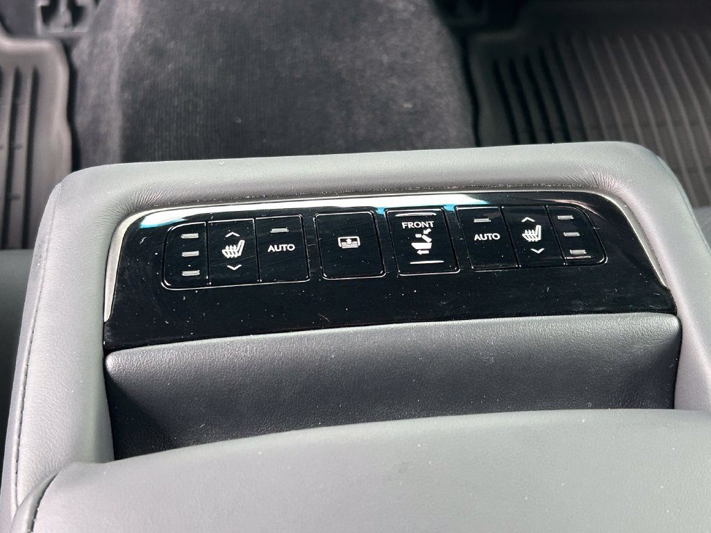 Used 2020 Lexus LS 500 w/ Interior Upgrade Package RWD image 22