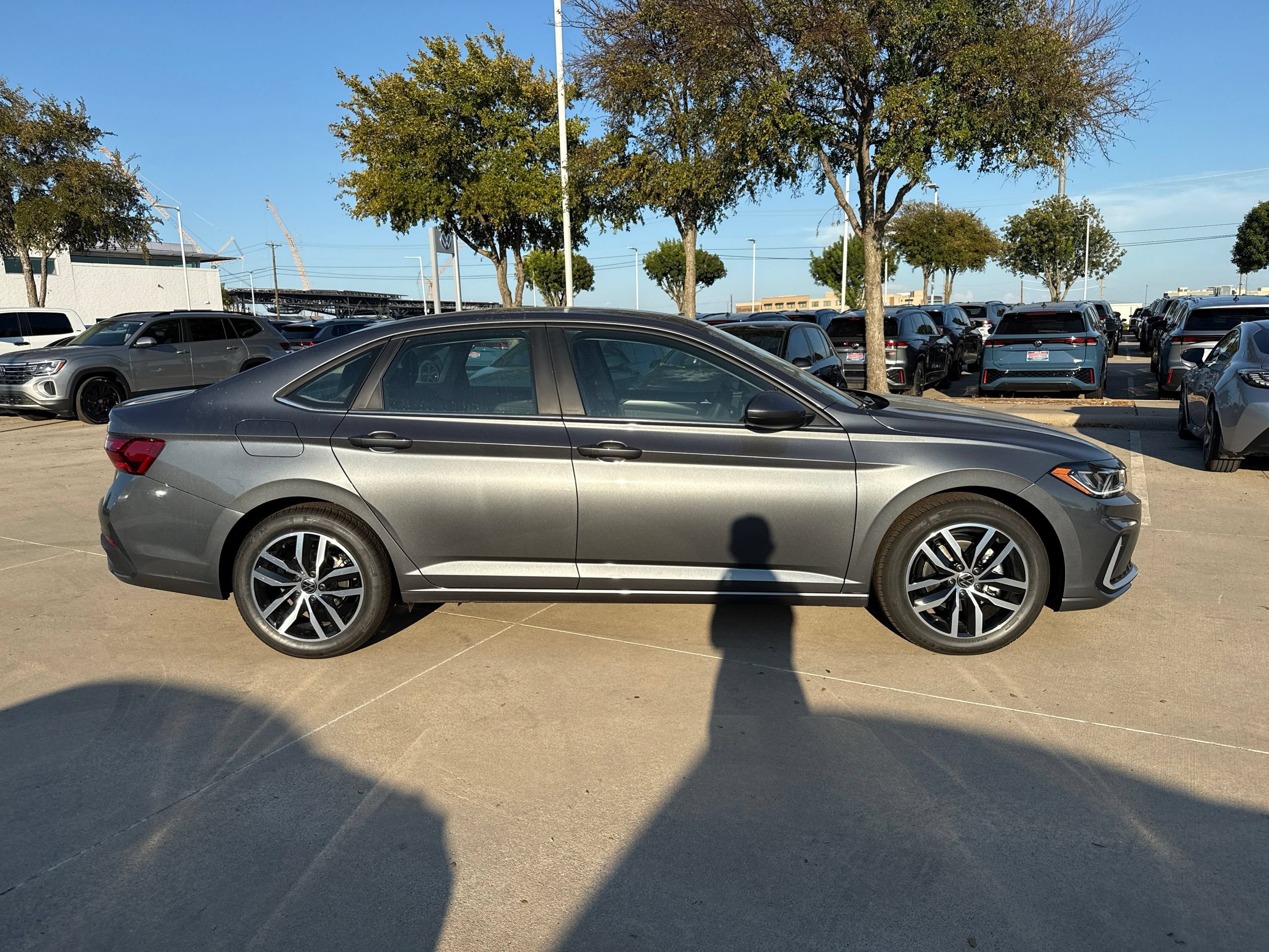 New 2027 Volkswagen Jetta SE FWD image 2