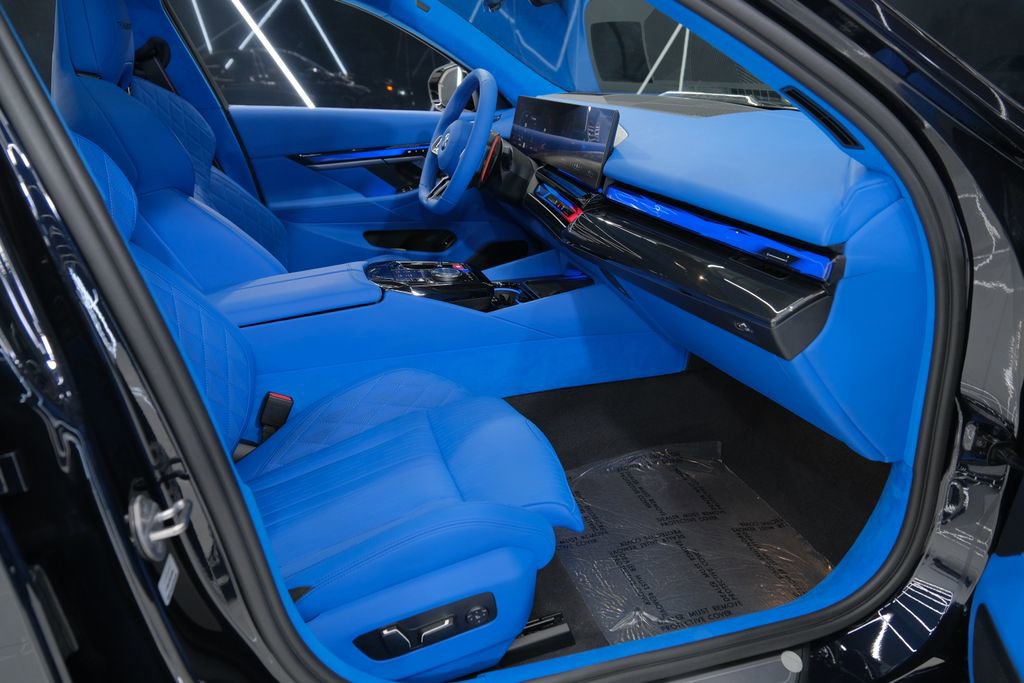 Used 2025 BMW M5 image 53