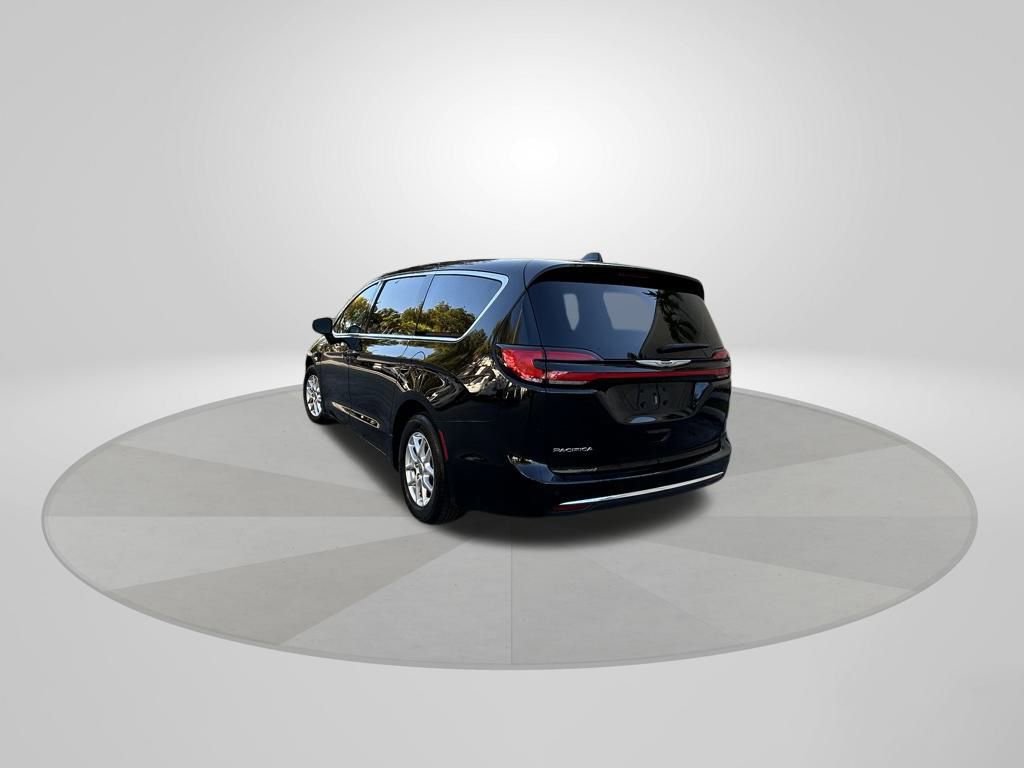 Certified 2024 Chrysler Pacifica Touring-L image 5