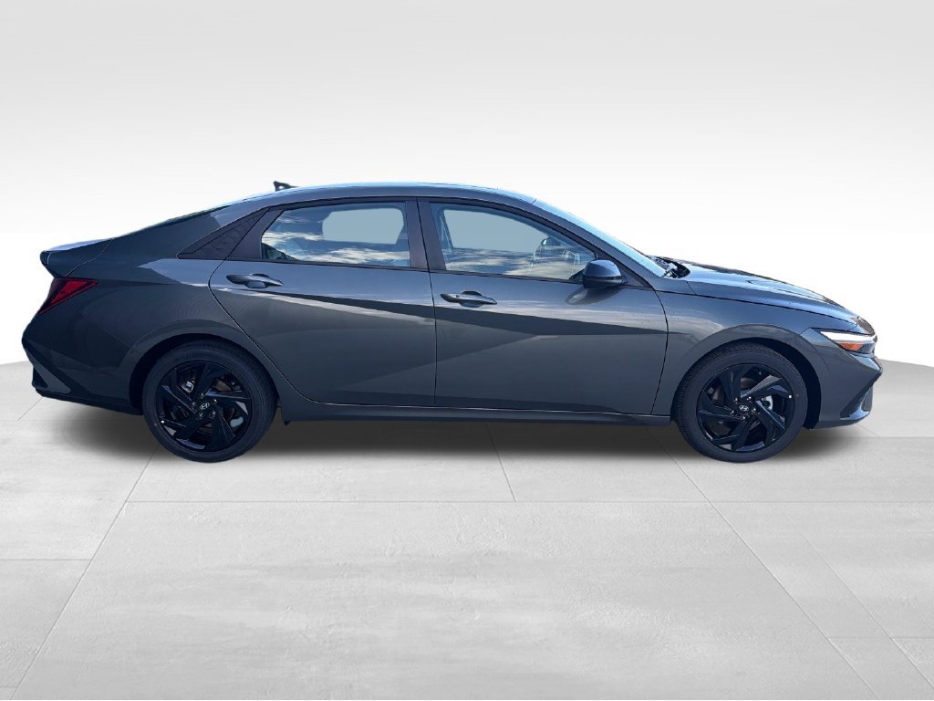 New 2026 Hyundai Elantra SEL Sport FWD image 8