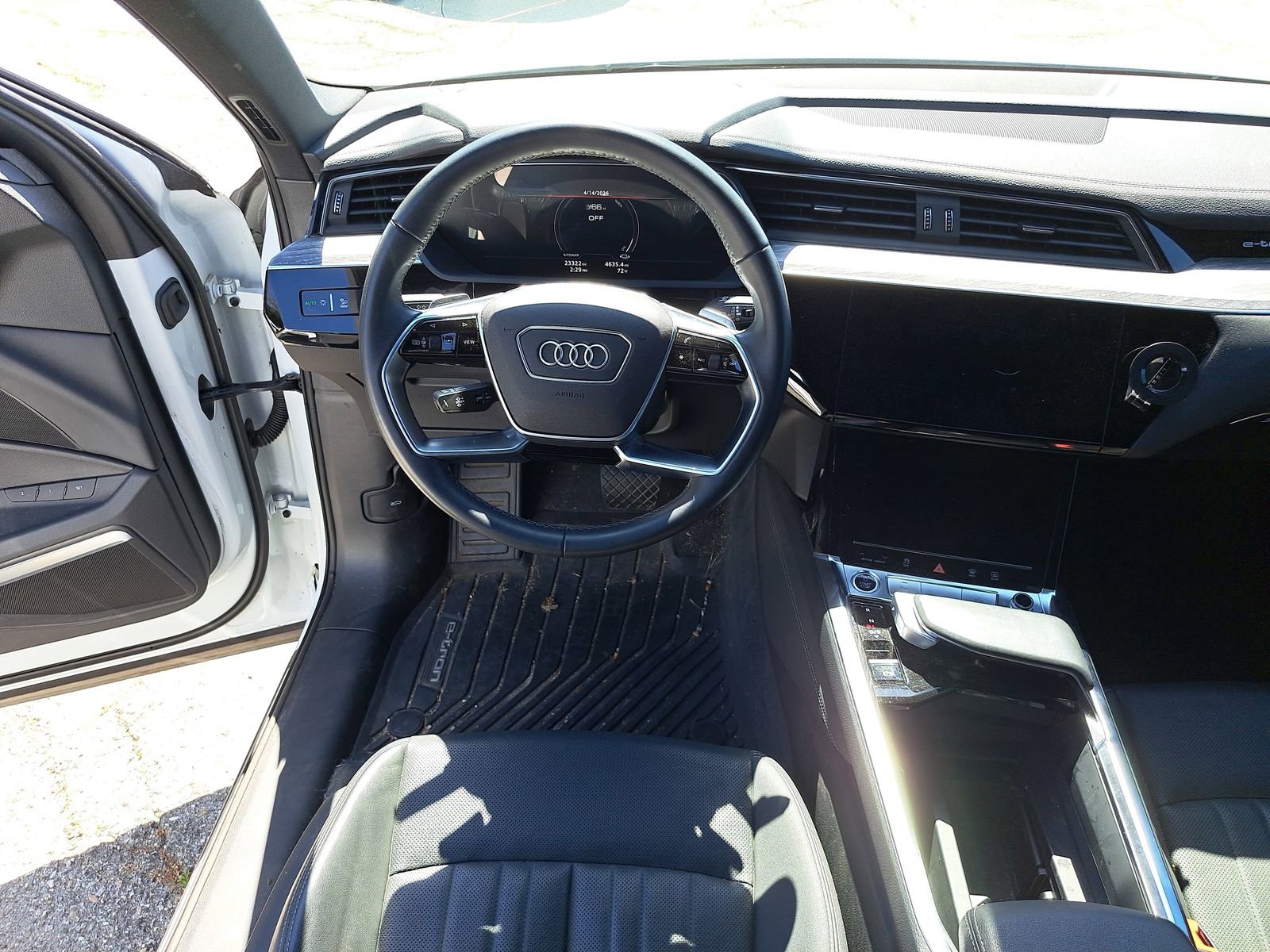 Used 2023 Audi e-tron Premium Plus w/ Premium Plus Package image 6