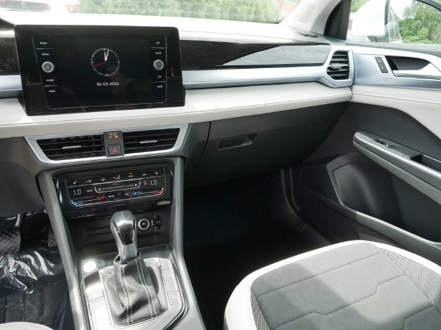 New 2026 Volkswagen Taos SE FWD image 10