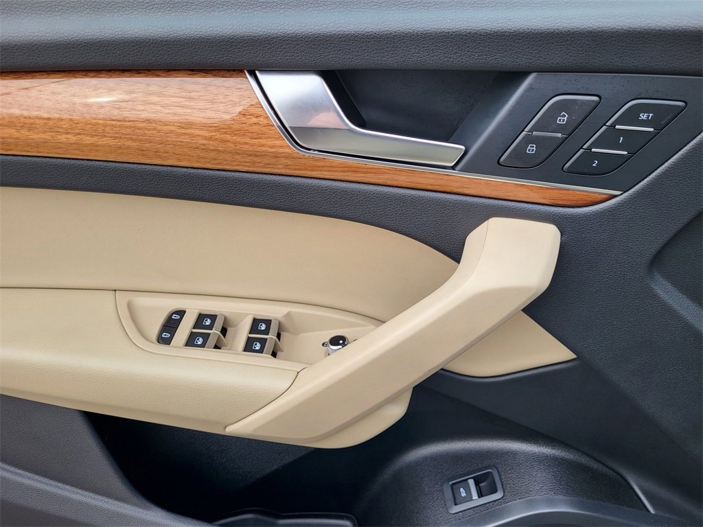 Certified 2023 Audi Q5 2.0T Premium w/ Convenience Package image 9