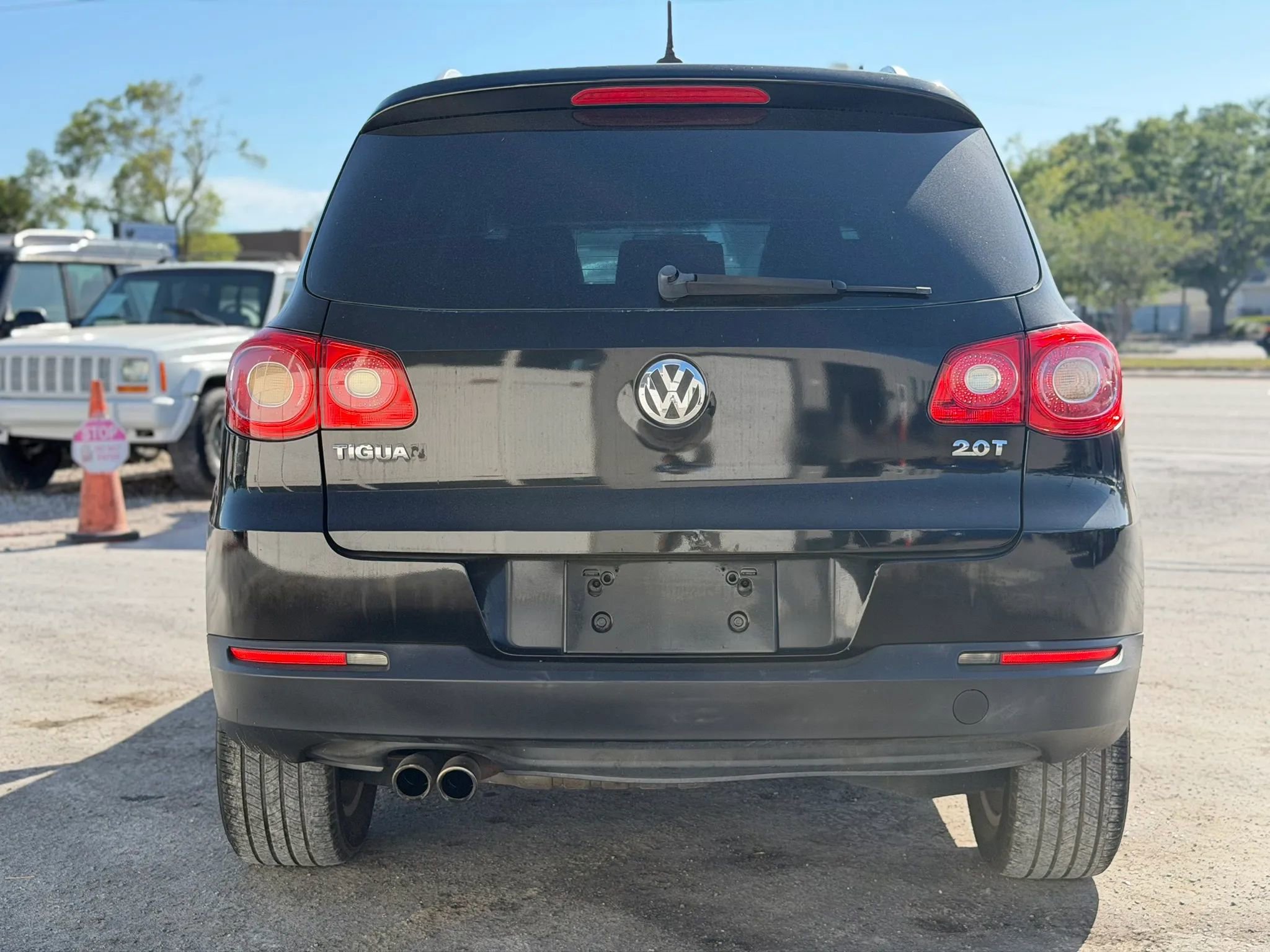 Used 2010 Volkswagen Tiguan S FWD image 16