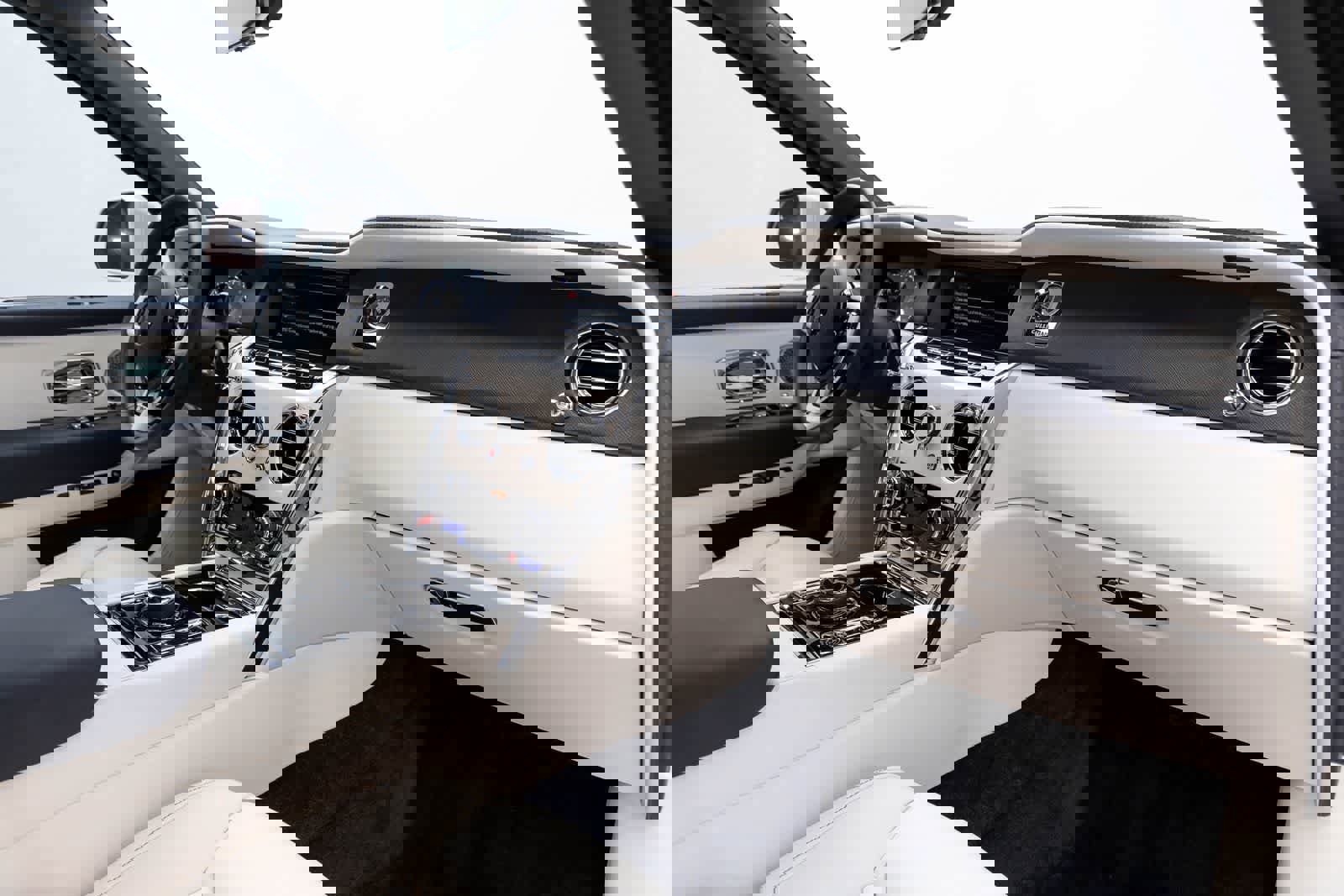 Used 2023 Rolls-Royce Cullinan w/ Cullinan Package image 56